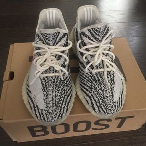 YEEZY (ZEBRAS Men’s 9) Boost 350 V2